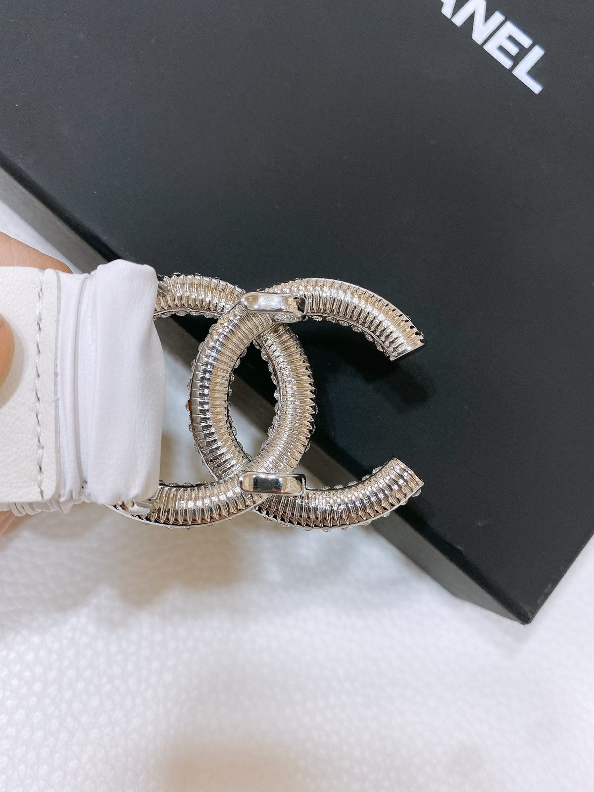 CC ELASTIC BELT 30MM IN WHITE CALFSKIN SILVER HARDWARE WITH RHINSTONES