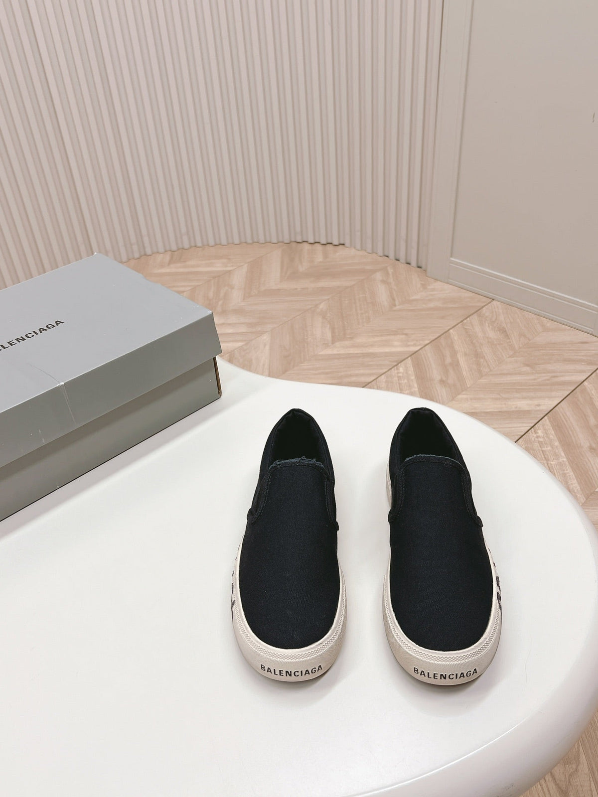 SLIP-ON SNEAKERS GRAFFITI IN BLACK CANVAS