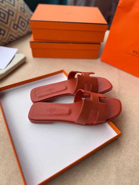 0RAN SANDALS IN GINGER ORANGE CALFSKIN