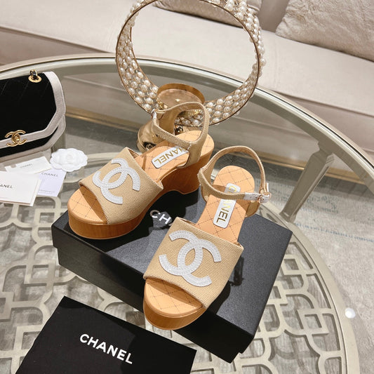 WEDGE SANDALS IN BEIGE CREAM LAMBSKIN WITH WHITE LOGO