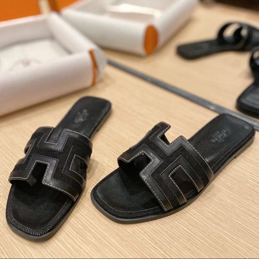 0RAN SANDALS IN BLACK CALFSKIN AND CANVAS