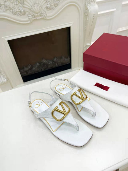 THONG SANDALS IN WHITE CALFSKIN WITH GOLD LOGO