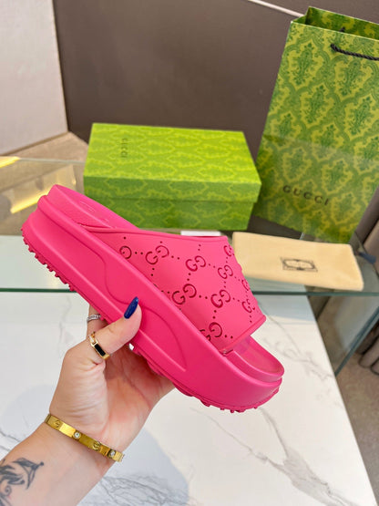 PLATFORM SANDALS IN BRIGHT PINK MONOGRAM IMPORTED TPU