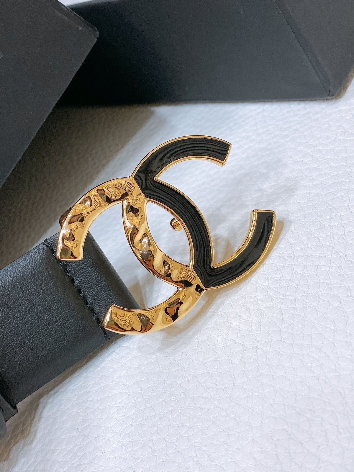 CC BELT 30MM IN BLACK SMOOTH CALFSKIN GOLD MIX BLACK METAL LOGO