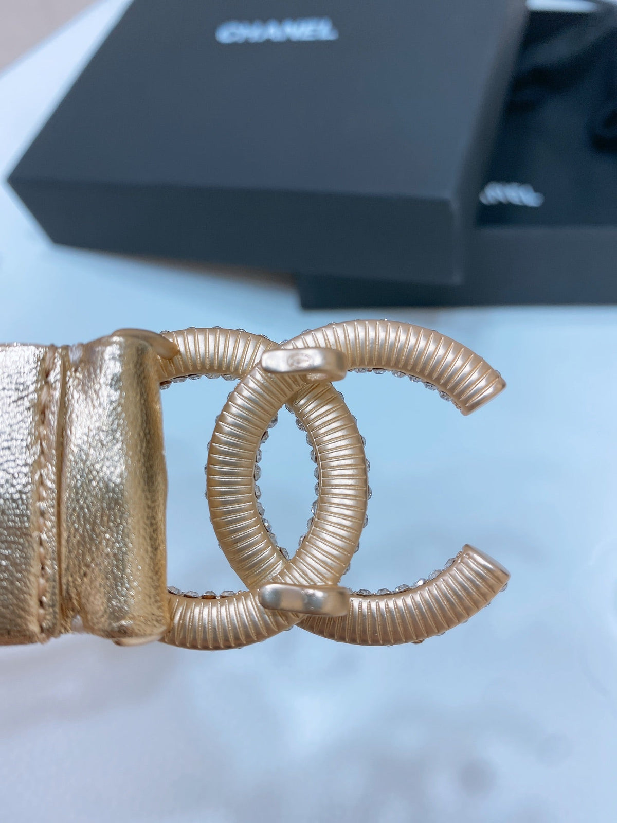 CC ELASTIC BELT 30MM IN GOLD CALFSKIN GOLD HARDWARE WITH RHINSTONES
