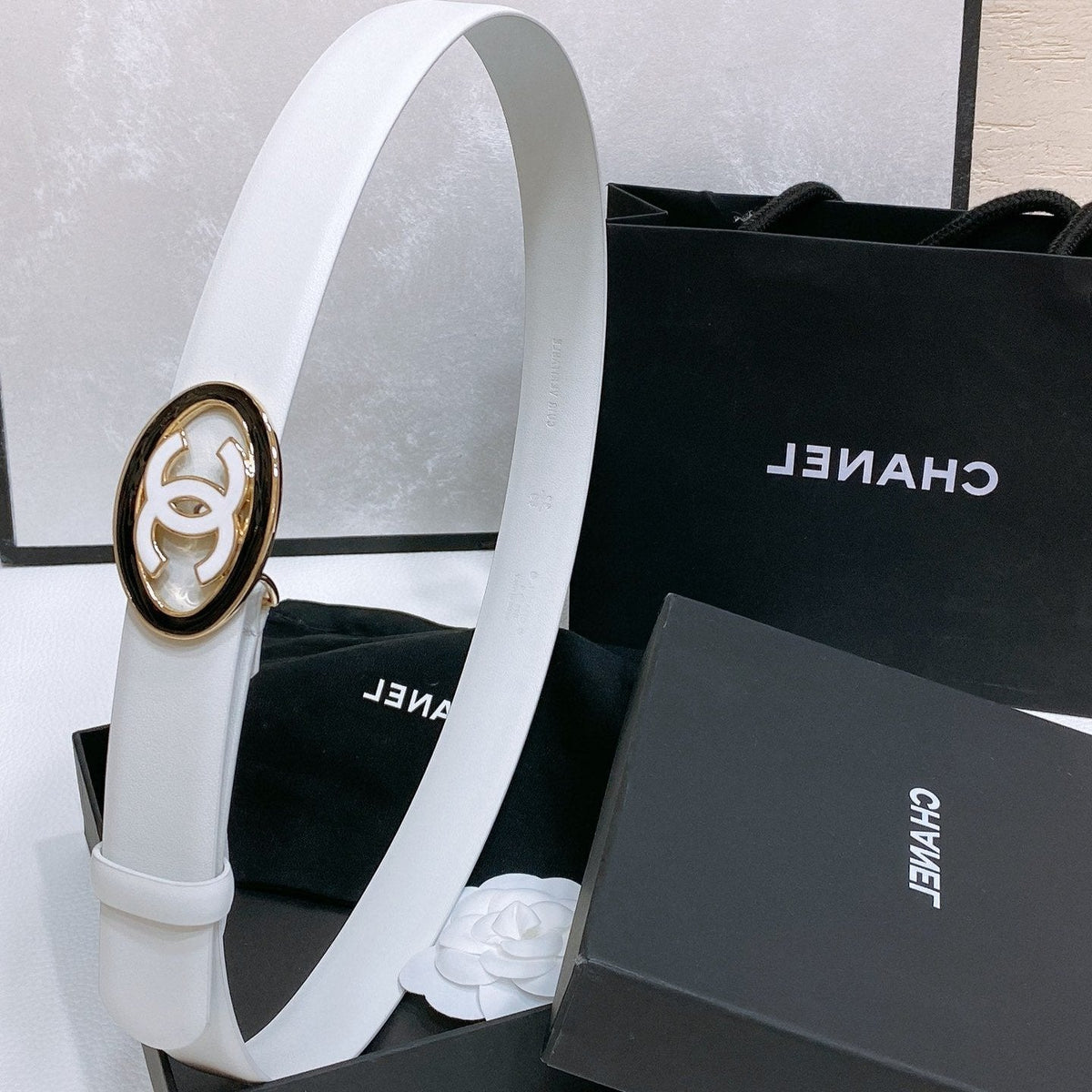 CC 30MM BELT IN WHITE SMOOTH CALFSKIN WHITE MIX BLACK METAL HARDWARE