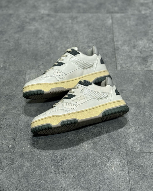 GUC Sneakers