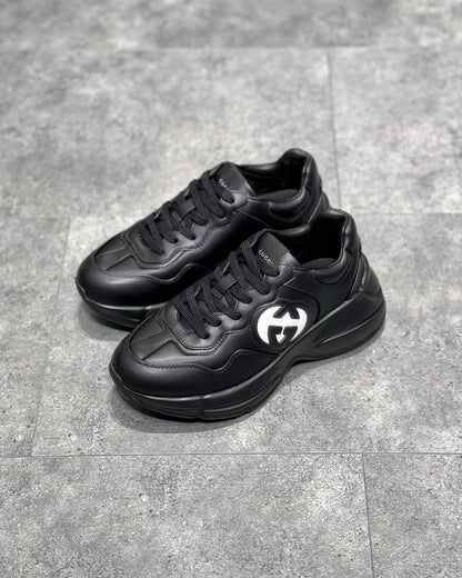 GUC Sneakers