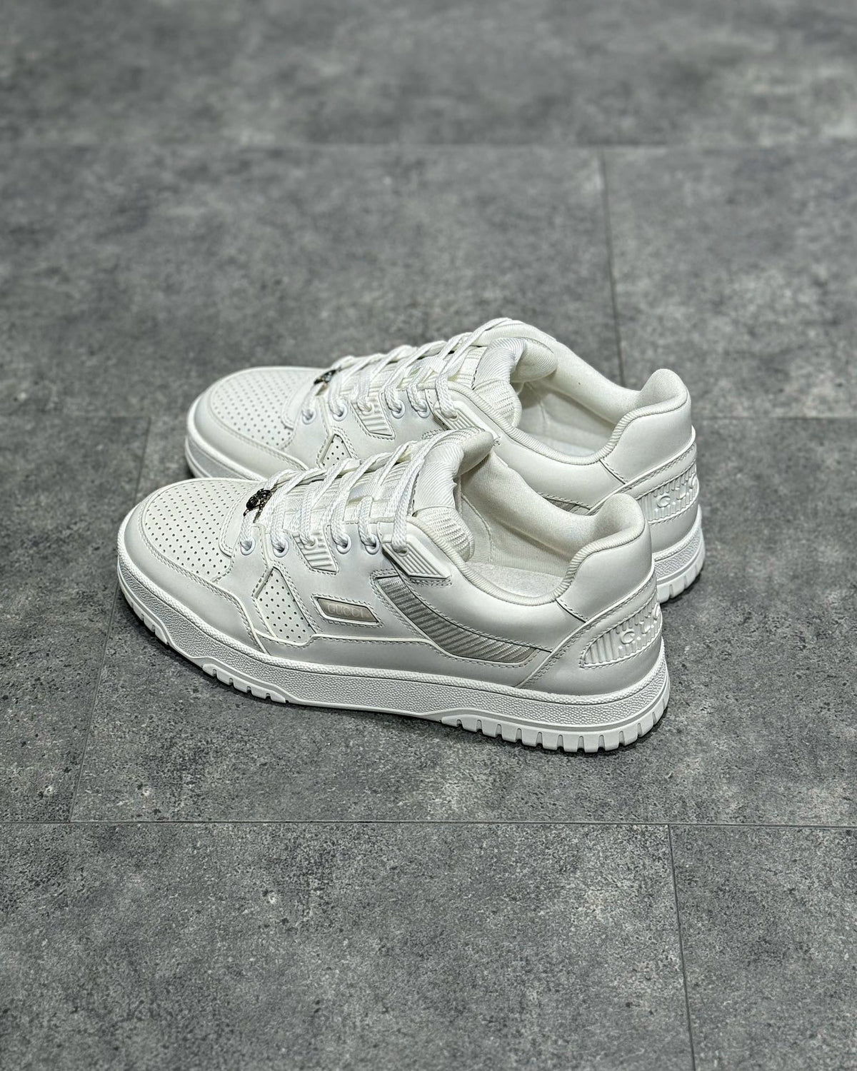 GUC Sneakers