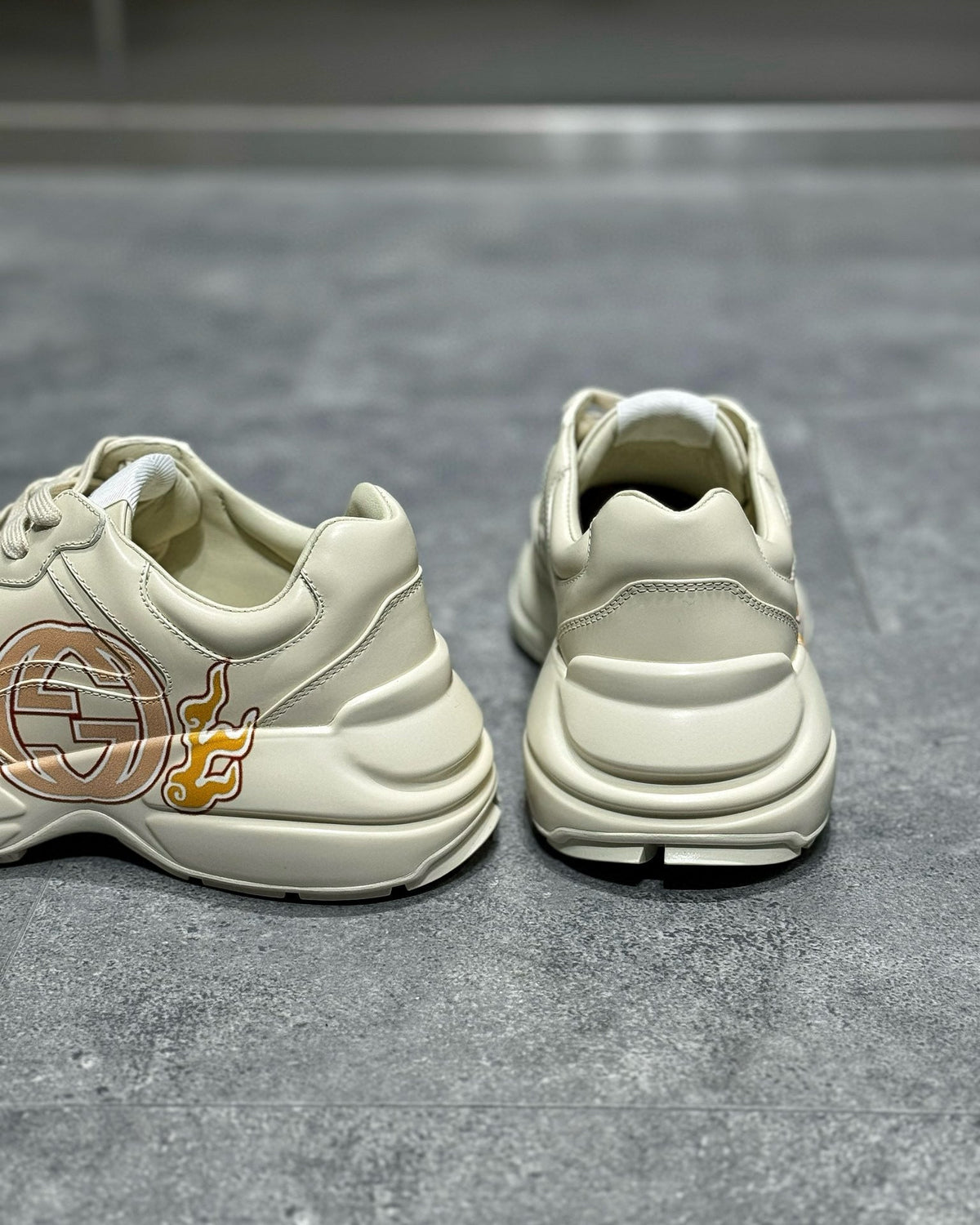 GUC Sneakers