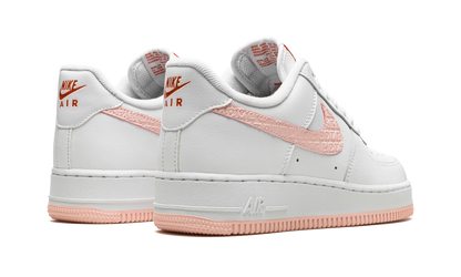 AIR FORCE 1 LO MNS WMNS "Valentine's Day 2022" DQ9320 100