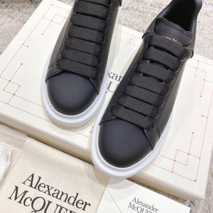 Sneakers & Shoes