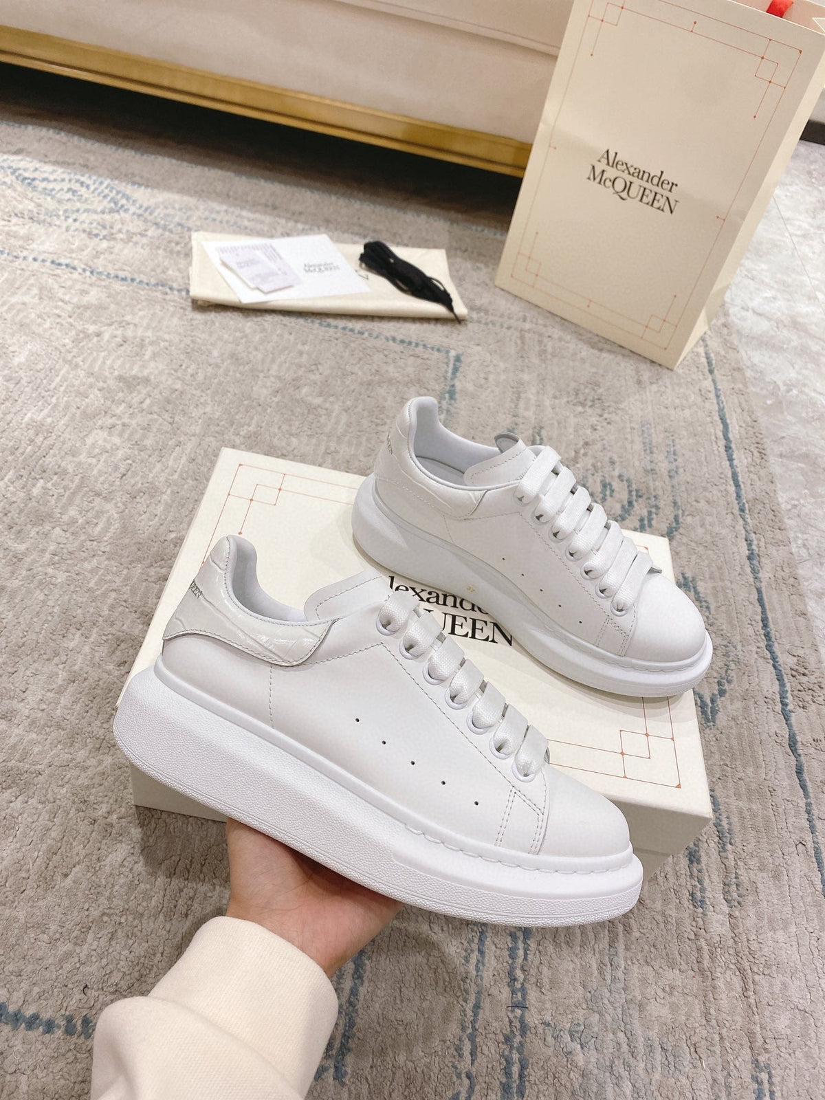 Sneakers & Shoes