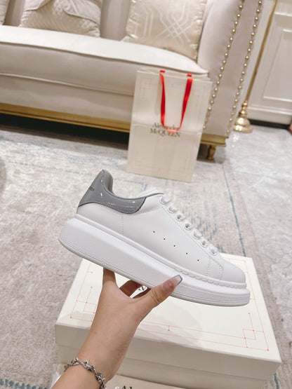 Sneakers & Shoes
