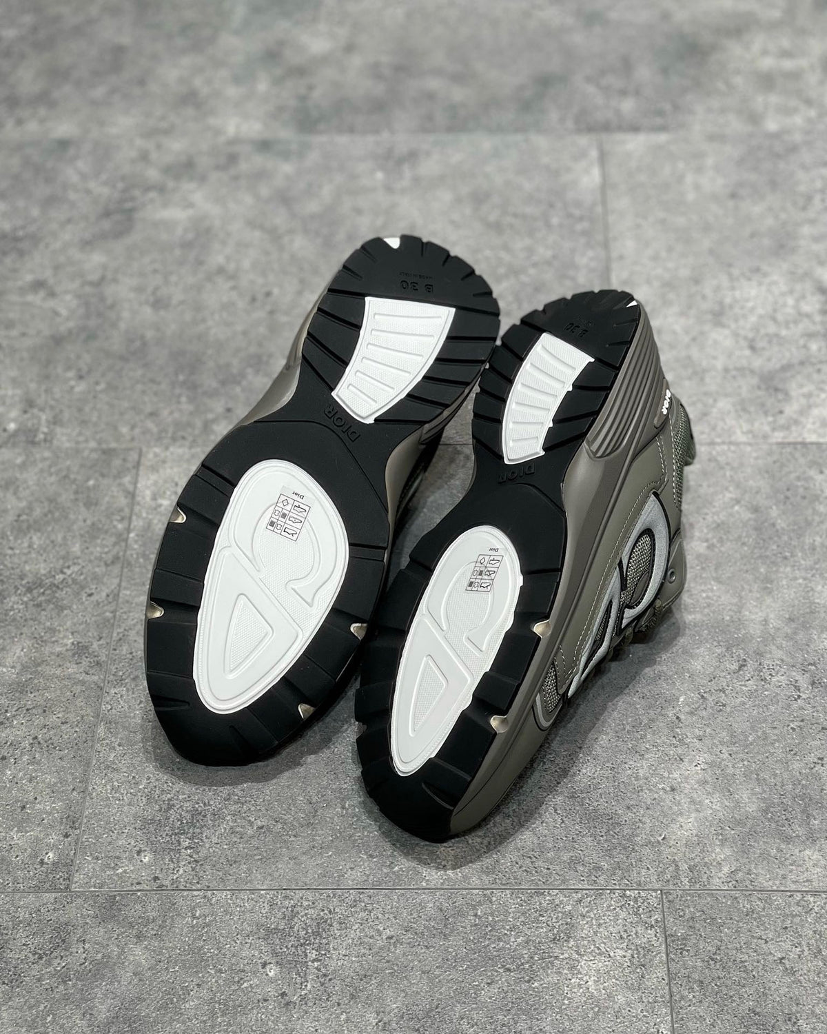 DIO Sneakers