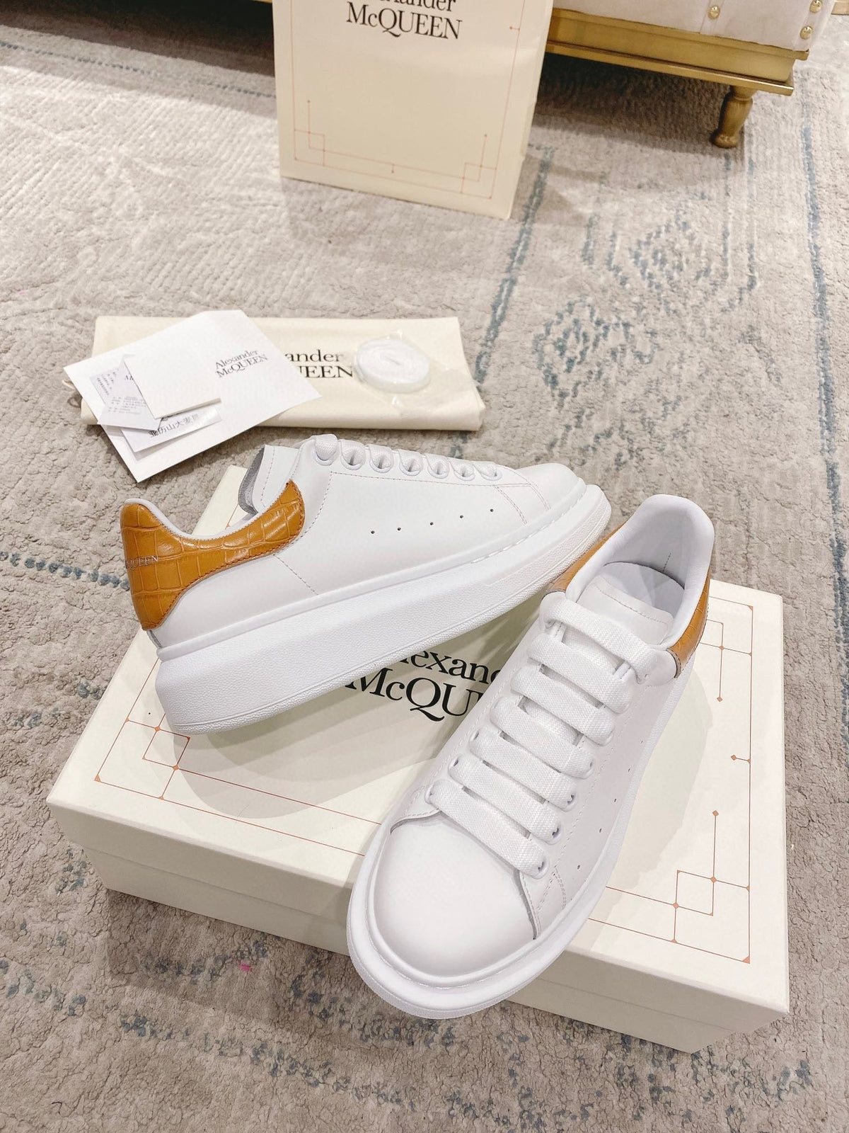 Sneakers & Shoes