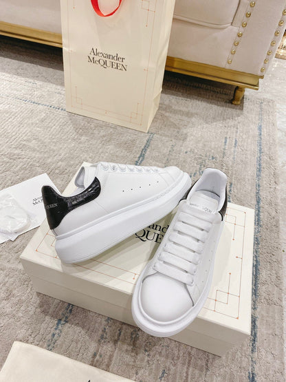 Sneakers & Shoes