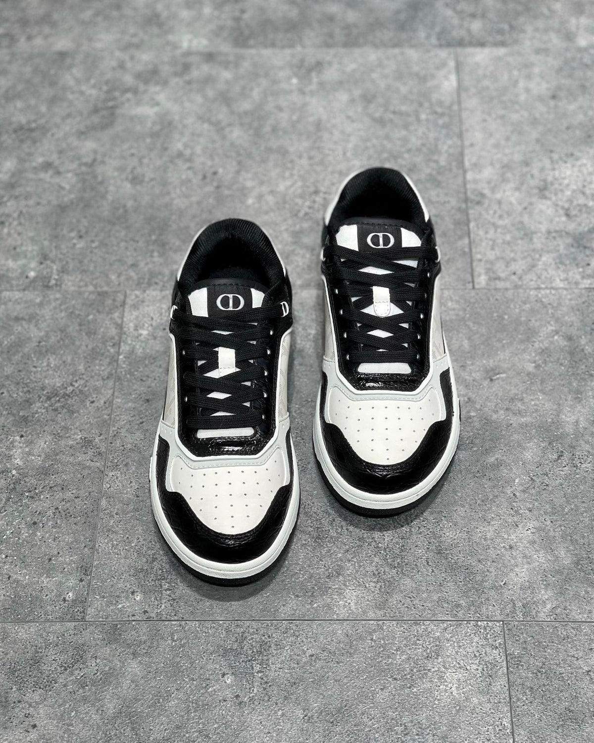 DIO Sneakers