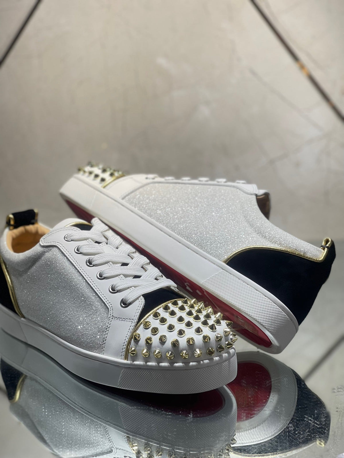 Sneakers & Shoes