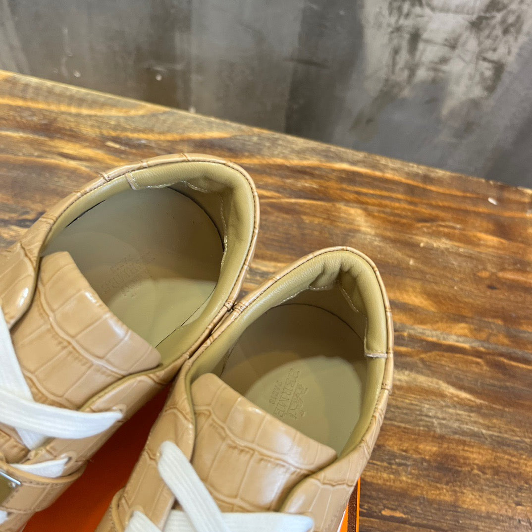 HERM Sneakers