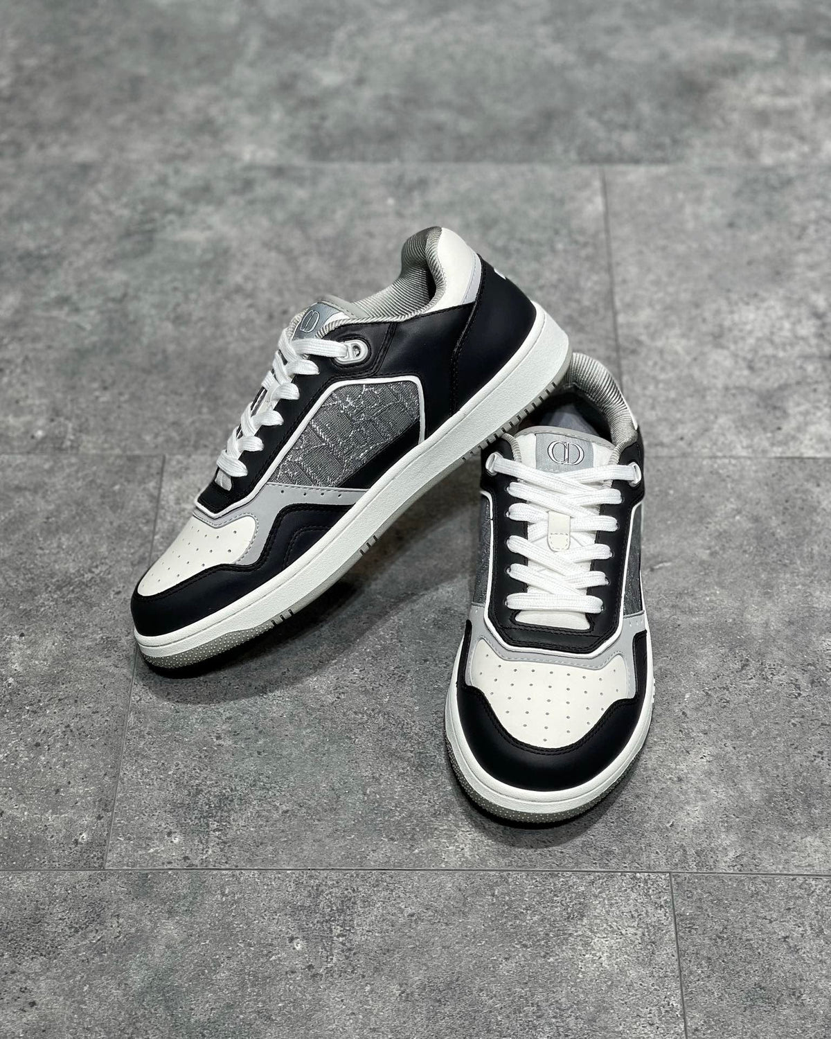 DIO Sneakers