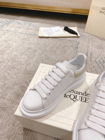 Sneakers & Shoes