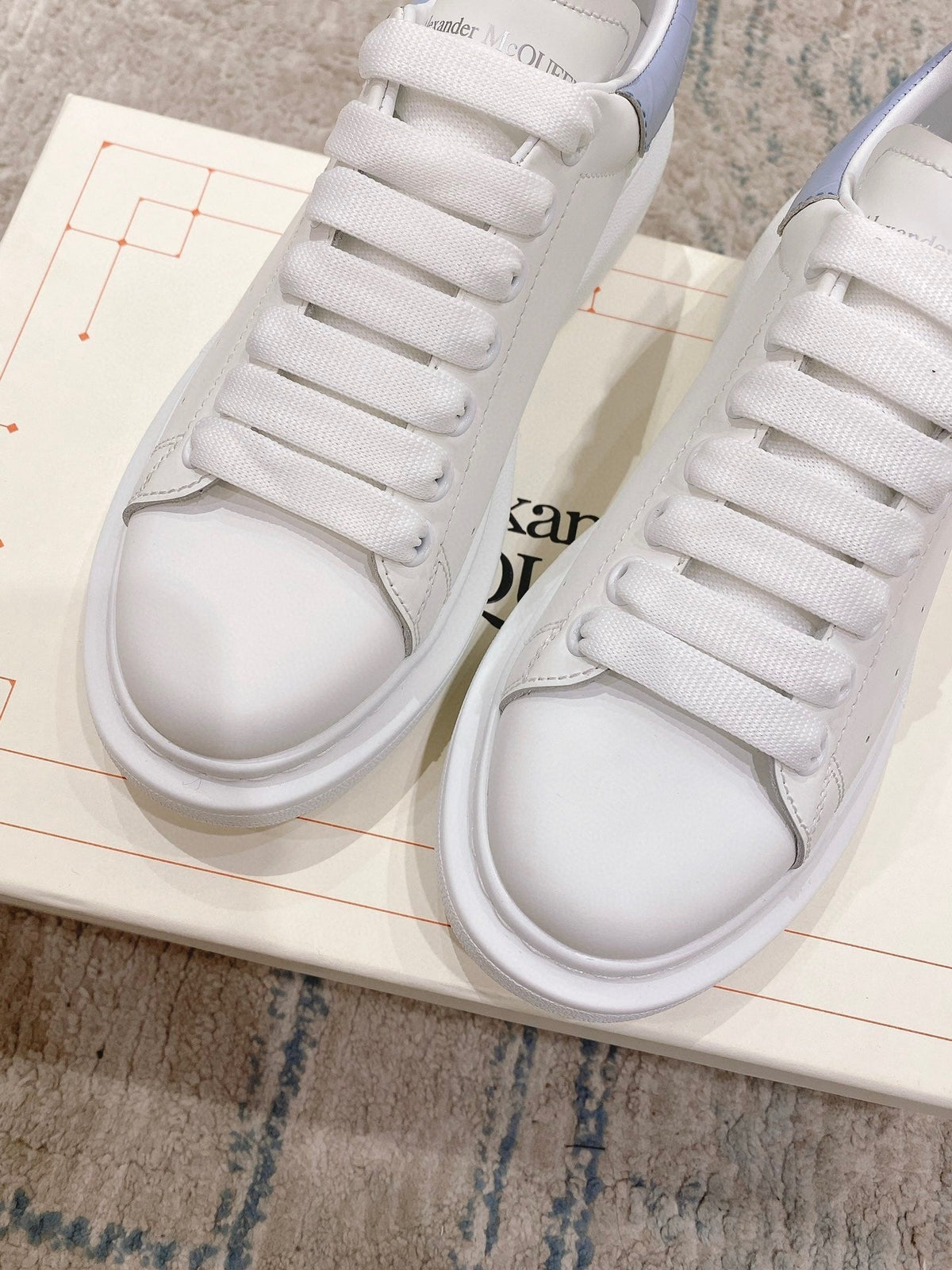 Sneakers & Shoes