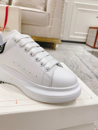 Sneakers & Shoes