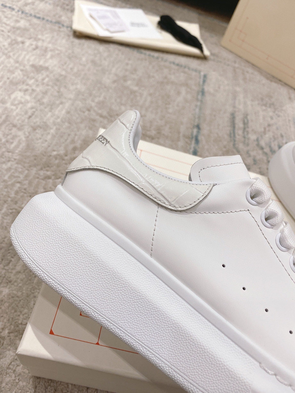 Sneakers & Shoes