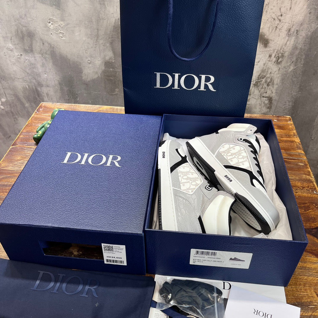 DIO Sneakers