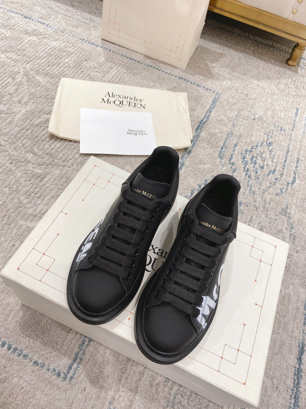 Sneakers & Shoes