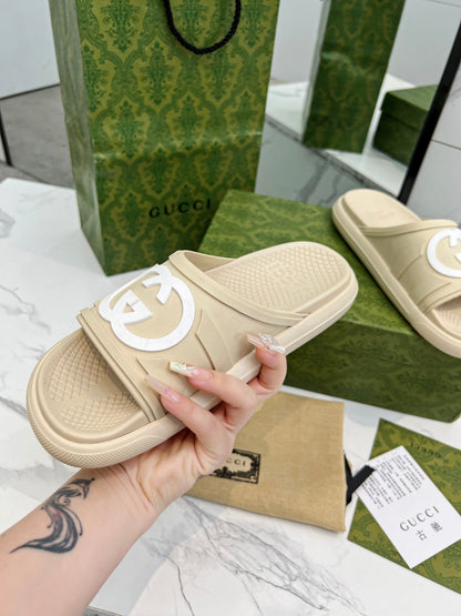 PLATFORM SLIPPERS IN SAND BROWN IMPORTED TPU