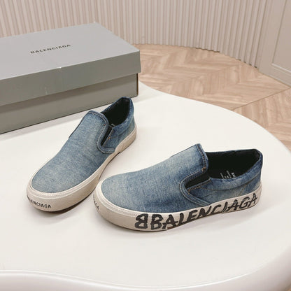 SLIP-ON SNEAKERS GRAFFITI IN LIGHT BLUE DENIM