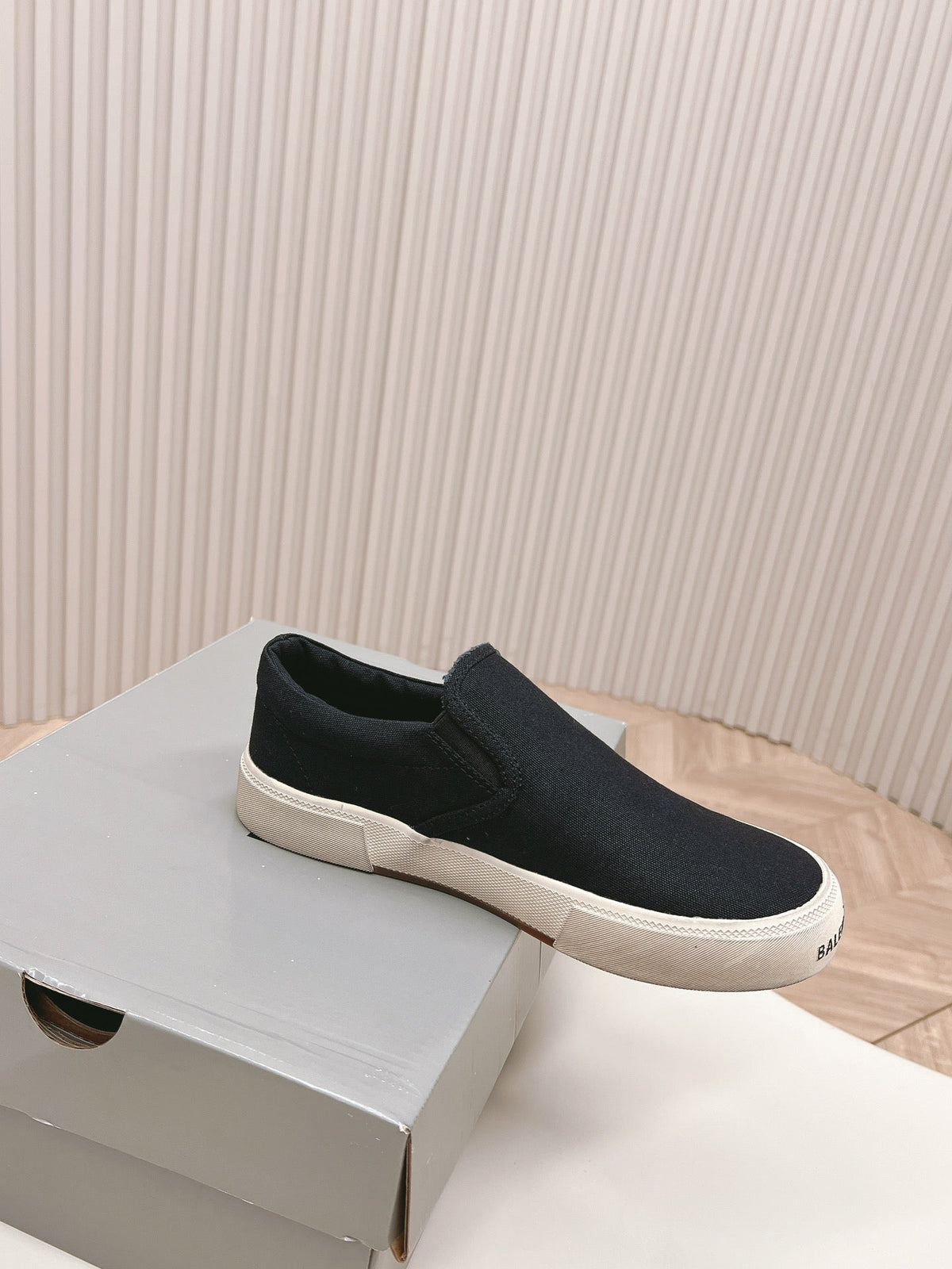 SLIP-ON SNEAKERS GRAFFITI IN BLACK CANVAS