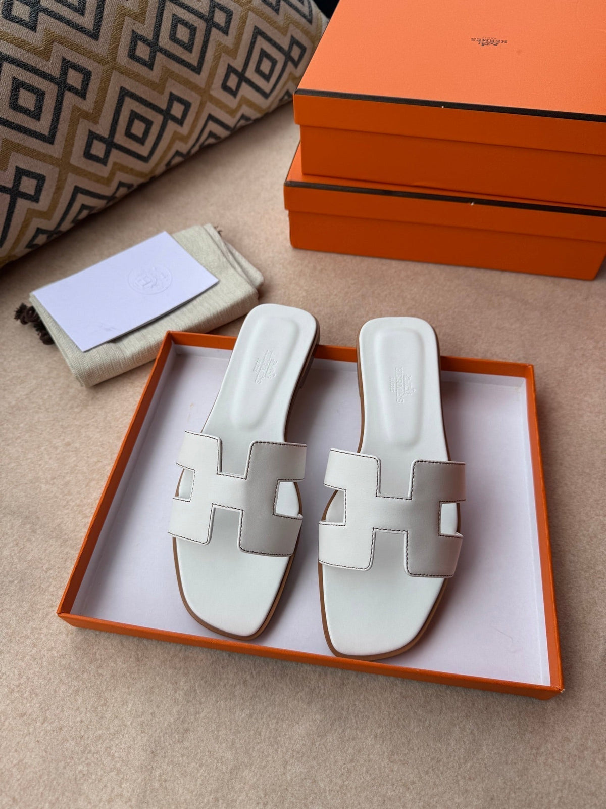 0RAN SANDALS IN WHITE CALFSKIN