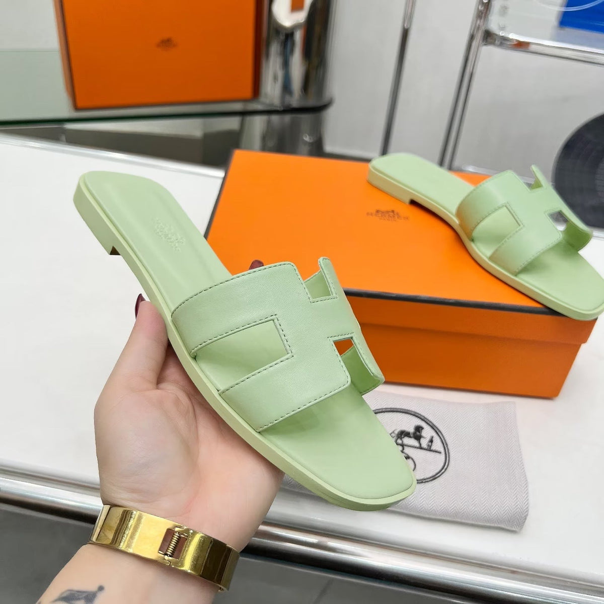 0RAN SANDALS IN GREEN PASTEL CALFSKIN