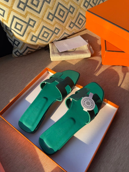 0RAN SANDALS IN PERSIAN GREEN CALFSKIN