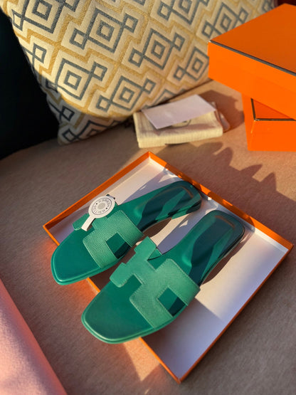 0RAN SANDALS IN PERSIAN GREEN CALFSKIN