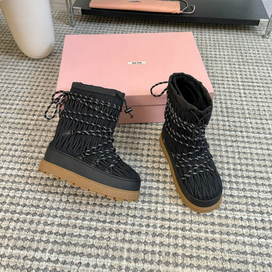 SNOW ANKLE BOOTS IN BLACK WRINKLED NYLON