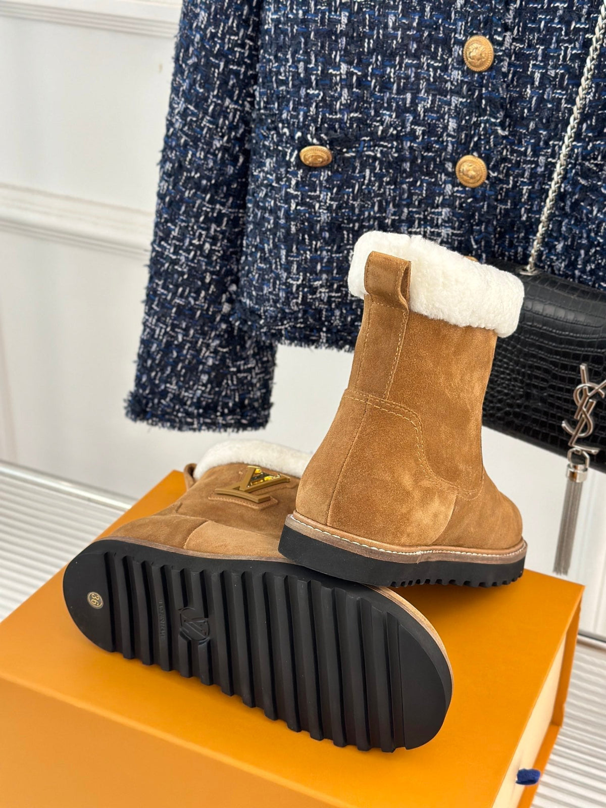 CHUNKY SOLE SNOW BOOTS IN PEANUT BROWN SUEDE AND WHITE WOOL