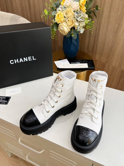 SHORT BOOTS IN WHITE TWEED AND BLACK CALFSKIN