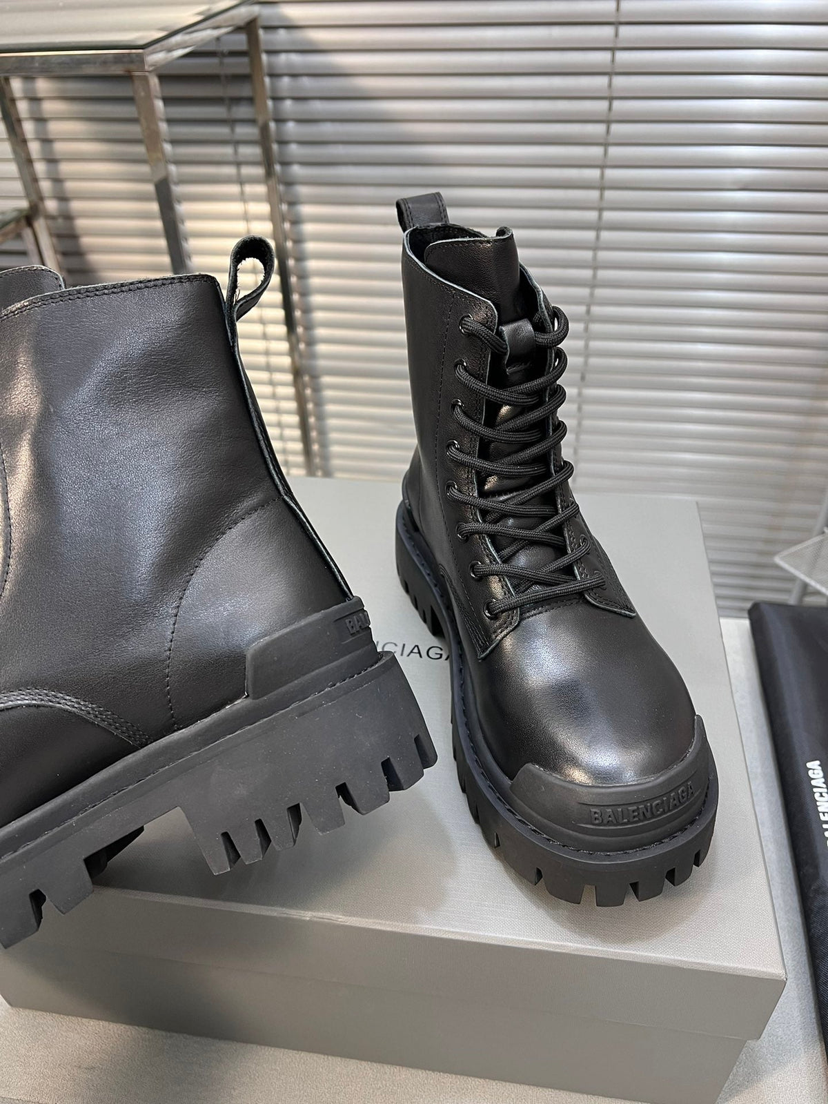 CHUNKY BOOTS IN BLACK SMOOTH CALFSKIN