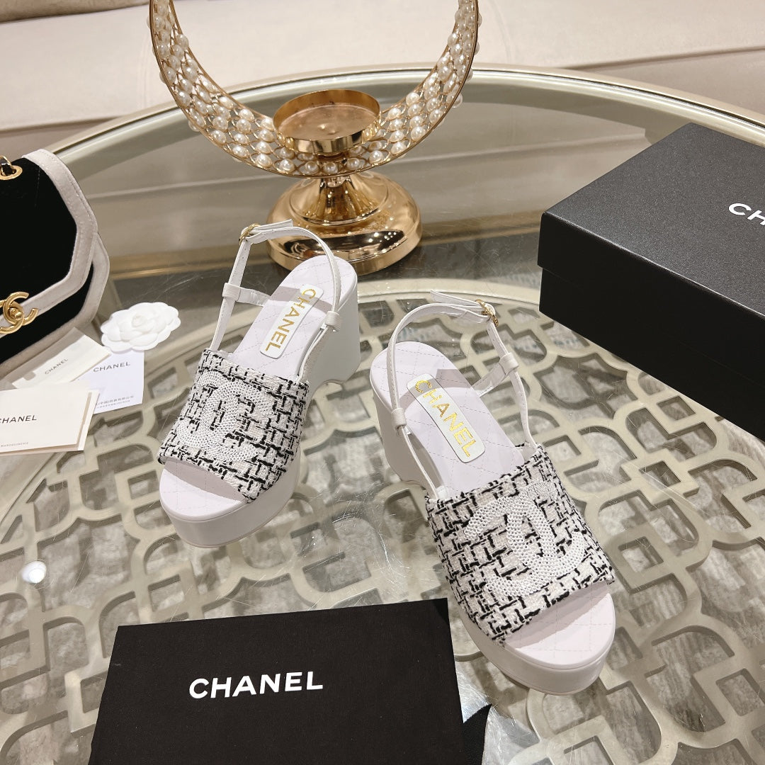 WEDGE SANDALS IN BLACK MIX WHITE FABRIC WITH LOGO