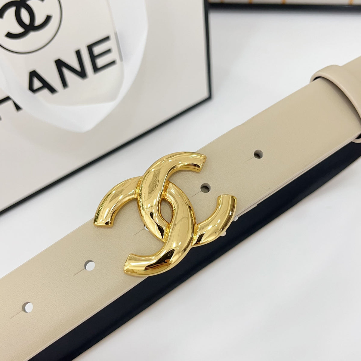 DOUBLE C BELT 30MM IN BEIGE CALFSKIN WITH SHINY GOLD BUCKLE