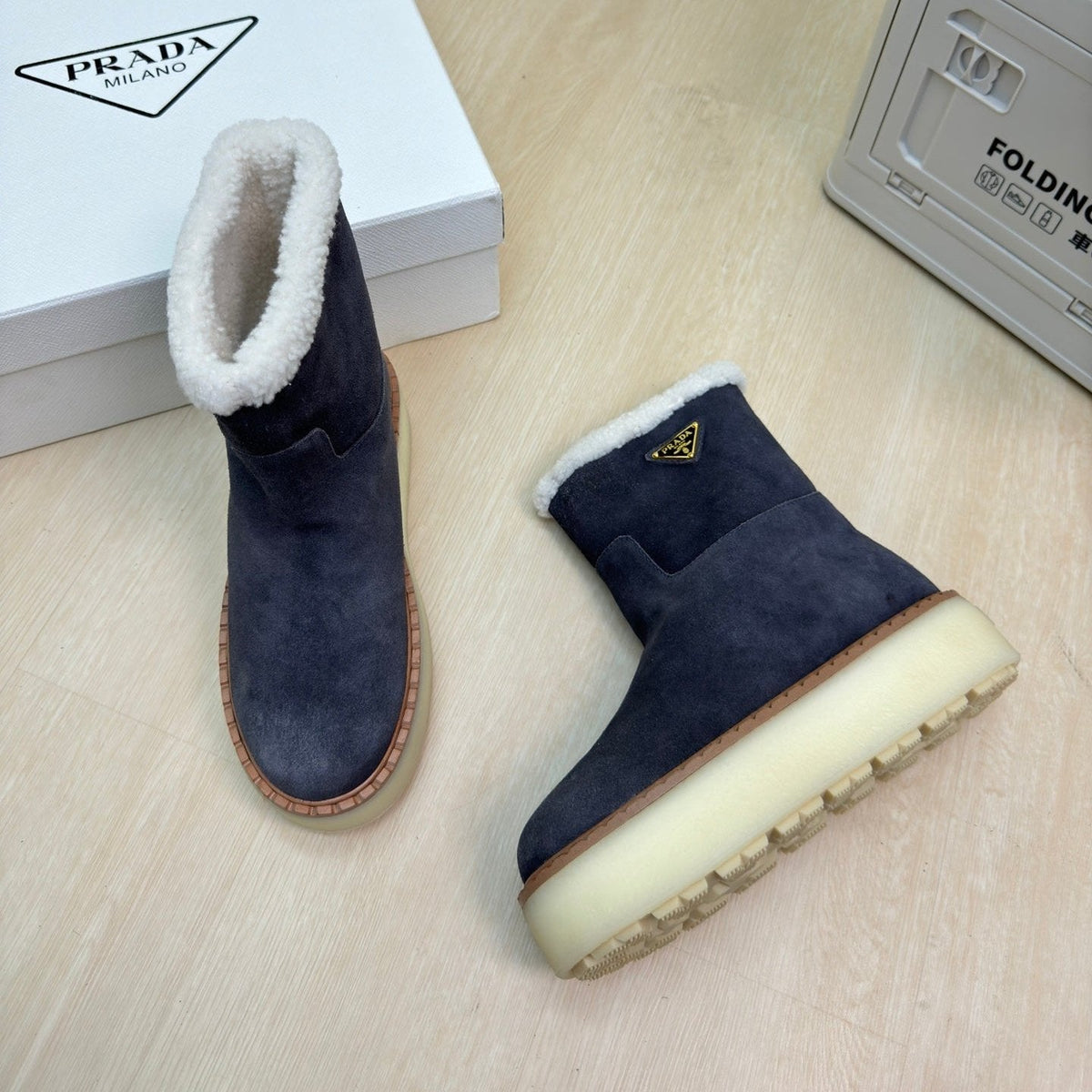 SUEDE BOOTS SLATE GRAY WITH SHEARLING LINING AND RUBBER FLATFORM SOLE