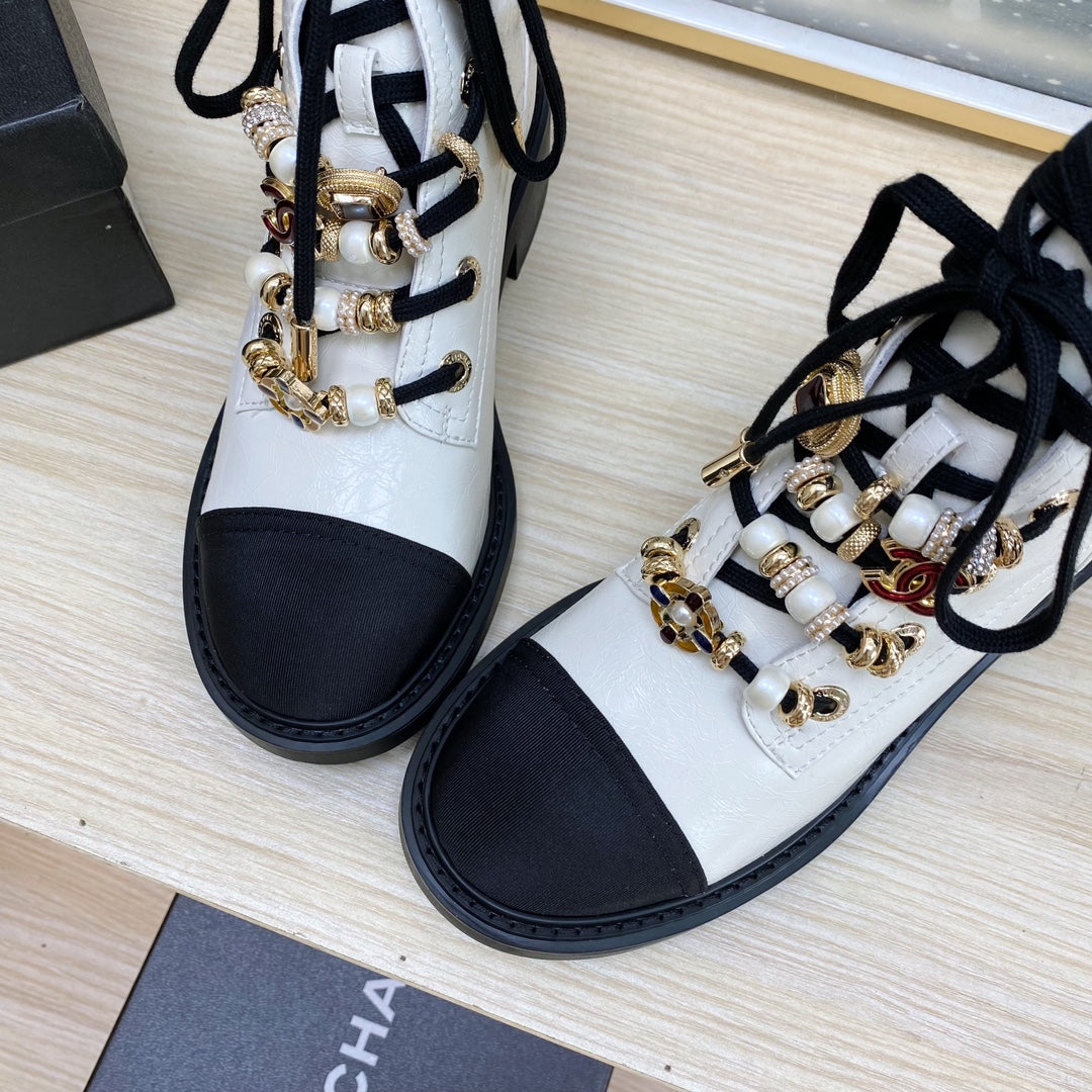 CC COMBAT BOOTS IN WHITE WRINKLED CALFSKIN AND BLACK GROSGRAIN WITH FAUX PEARL