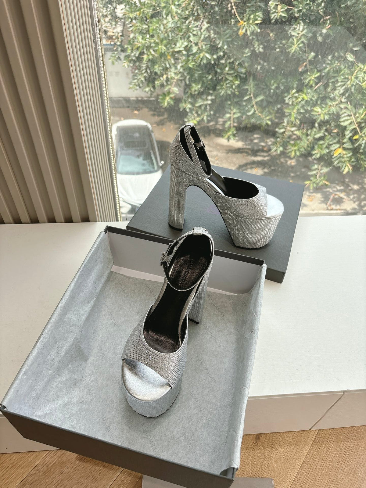 PLATFORM ANKLE STRAP HEELS IN SILVER METALLIC ATTACHED RHINESTONES CALFSKIN