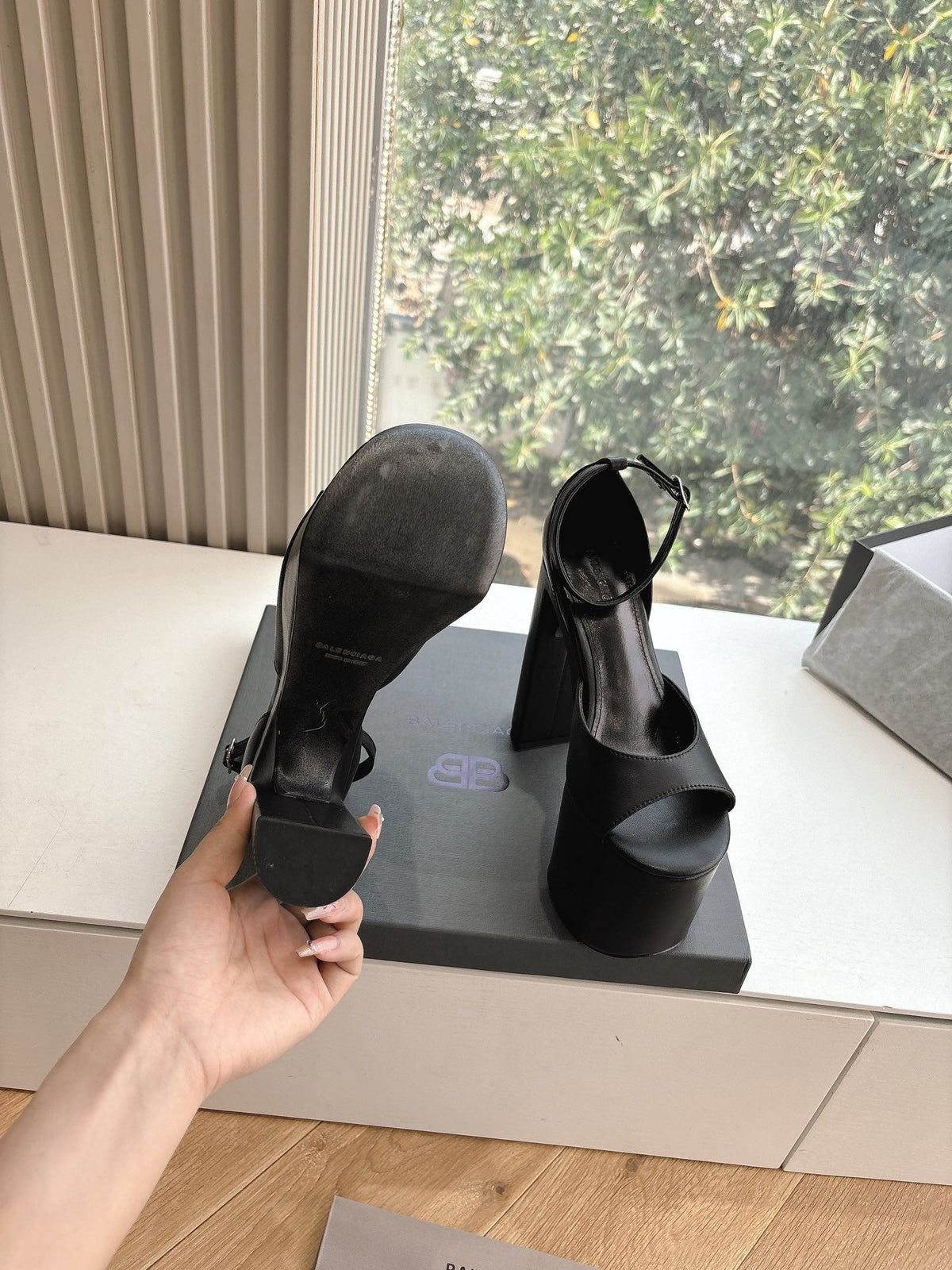 PLATFORM ANKLE STRAP HEELS IN BLACK SMOOTH CALFSKIN