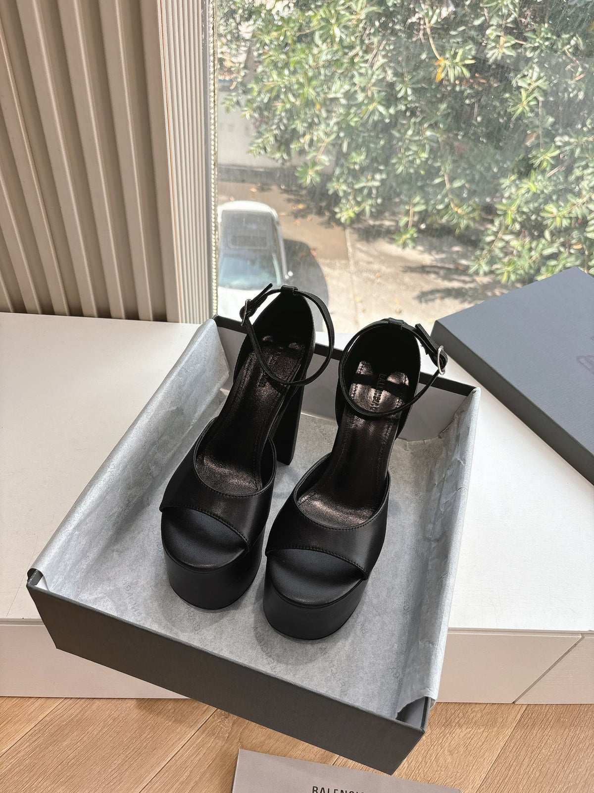 PLATFORM ANKLE STRAP HEELS IN BLACK SMOOTH CALFSKIN