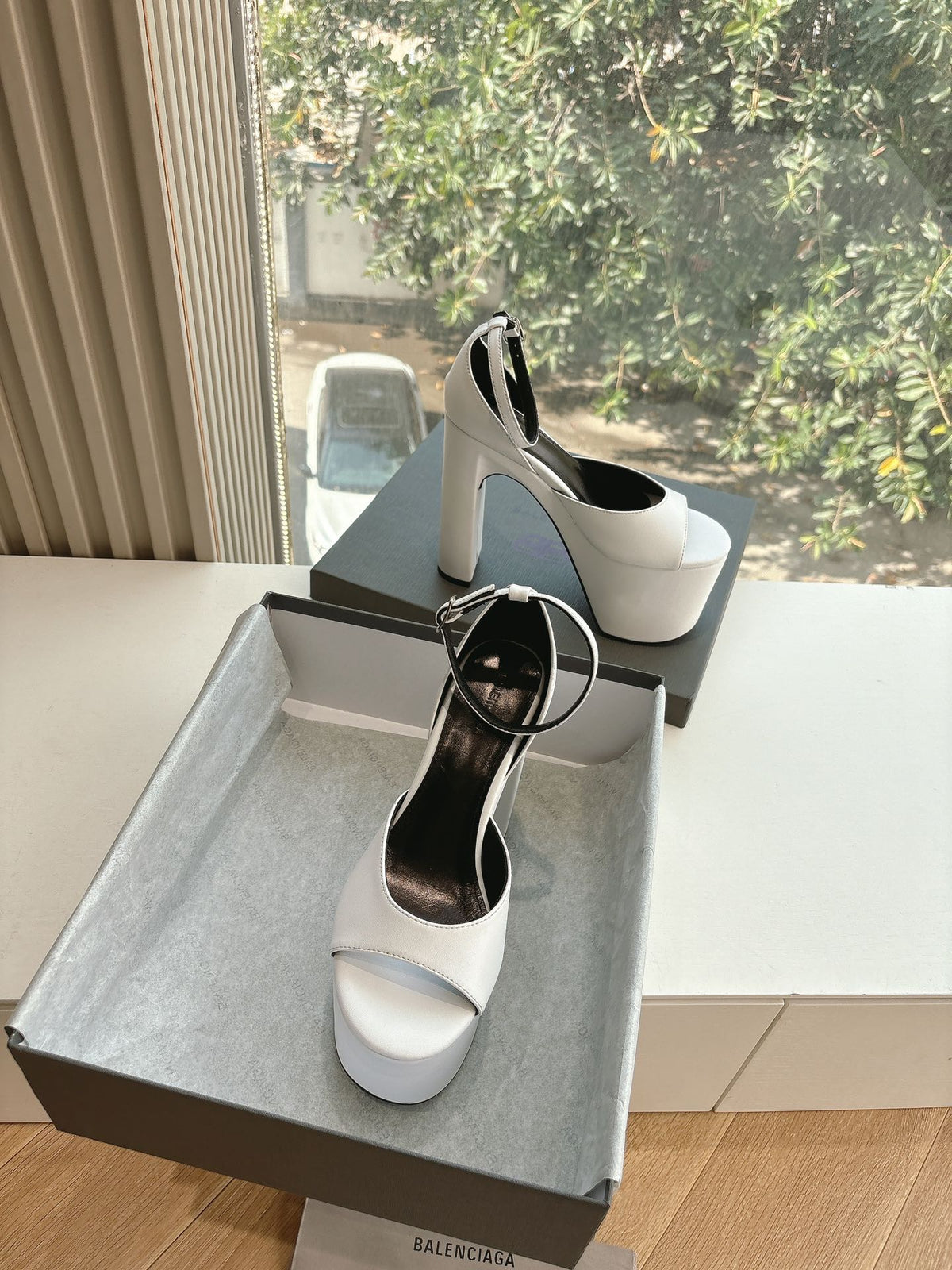 PLATFORM ANKLE STRAP HEELS IN WHITE SMOOTH CALFSKIN